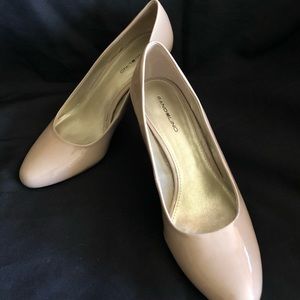 Bandolino Patent Beige/Nude heels Size 9